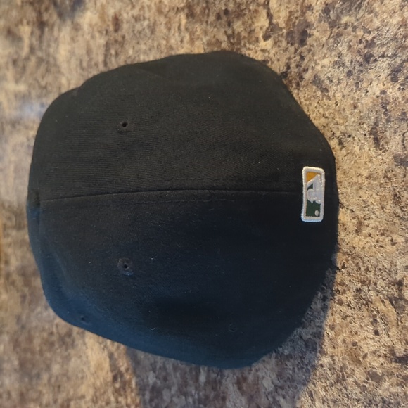 New Era Flat Brim Oakland A's Hat - Picture 2 of 3